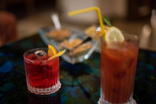 two cocktails sitting on top of a table at Grand Hotel Tamerici & Principe in Montecatini Terme