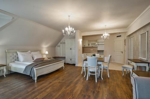 Ένα ή περισσότερα κρεβάτια σε δωμάτιο στο Sunny Castle Hotel - All Inclusive, Beach and Free parking
