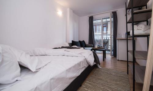A bed or beds in a room at Cherry Garden1 Apartments
