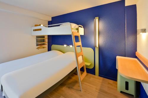 a bedroom with a bunk bed and a ladder at Ibis budget Chambéry Centre Ville in Chambéry