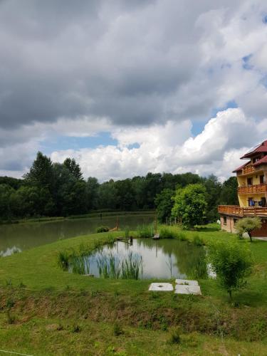 Příroda nedaleko venkovského domu