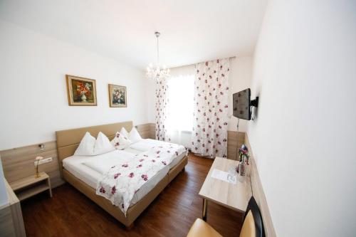 Postel nebo postele na pokoji v ubytování Hotel Lehenerhof