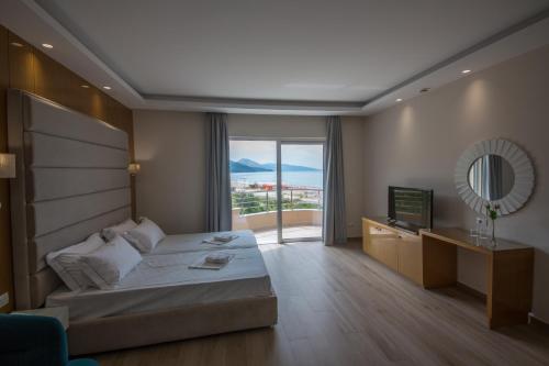 a hotel room with a bed and a television at Sole Luna Hotel in Borsh