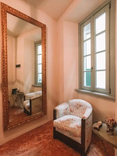 an old chair in a room with a mirror at Nobiallum B&B in Menaggio