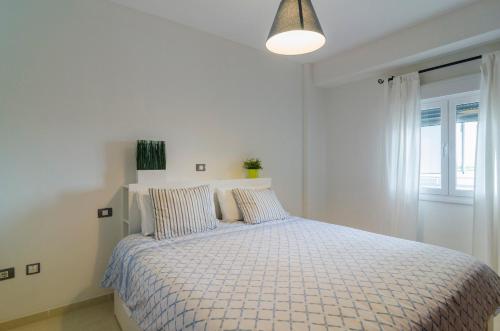 A bed or beds in a room at Armonia Park-Bajamar