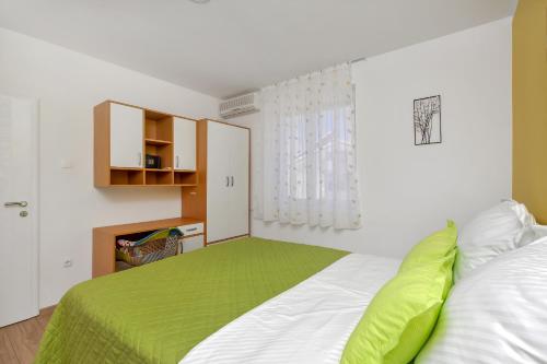 Postel nebo postele na pokoji v ubytování Sun&Sea 4 stars apartment