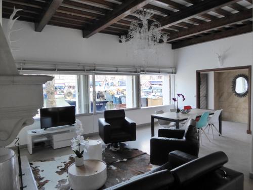 Photo de la galerie de l'établissement Villa d'architecte vue port à 2 pas de la plage, au Grau-du-Roi