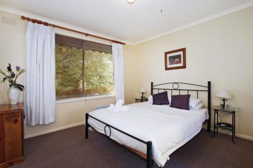 
A bed or beds in a room at Snowstream Riverside Apartments - Unit 2
