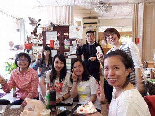 a group of people posing for a picture at a table at 集集藝術家背包客之家Jiji Art Backpackers Hostel in Jiji