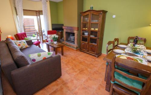 a living room with a couch and a table at El Bulín de Piñuecar in Piñuécar