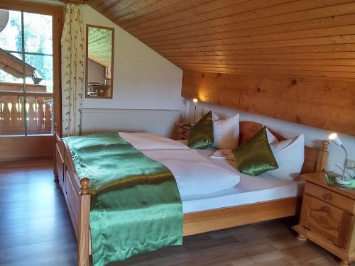 Katil atau katil-katil dalam bilik di Ferienwohnungen Pension Sonnblick