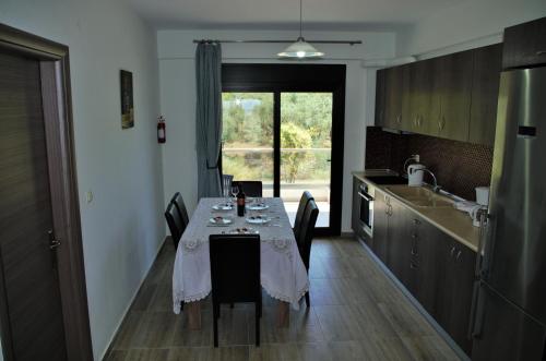 Gallery image of Anesis Luxury Apartments in Skala Sotiros