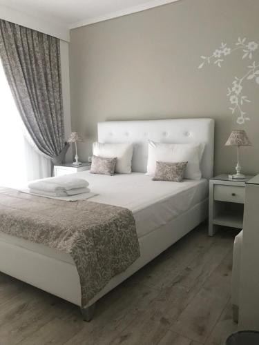 A bed or beds in a room at Villa Kiza Apartments