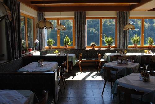 מסעדה או מקום אחר לאכול בו ב-Gasthof Kaiserblick