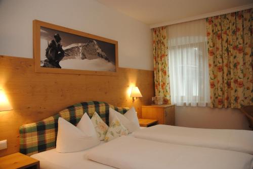 Ένα ή περισσότερα κρεβάτια σε δωμάτιο στο Gästehaus Rieser