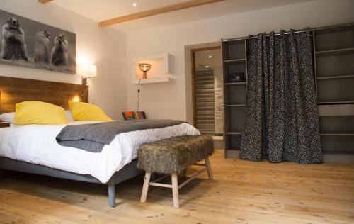 a bedroom with a large bed and a window at Le Passe Montagne in Uvernet-Fours