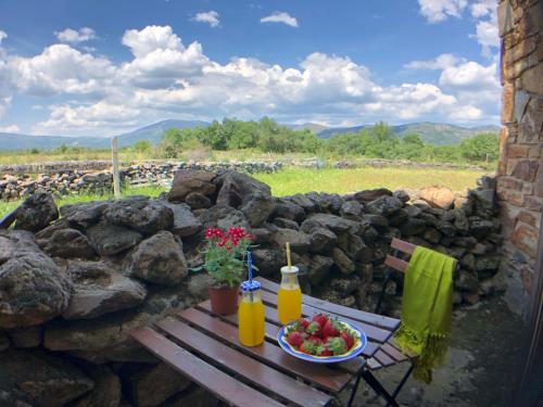 a picnic table with a bowl of fruit and drinks at El Bulín de Piñuecar in Piñuécar