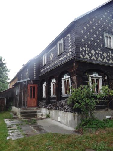 an old house with a black roof at Prázdninový dům Nové Hraběcí in Šluknov
