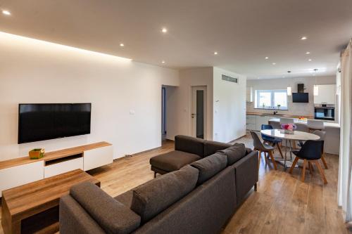 M & A Valbandon, Fažana - B