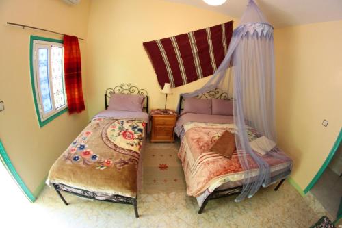 Una cama o camas en una habitación de Palmeraie Guest House