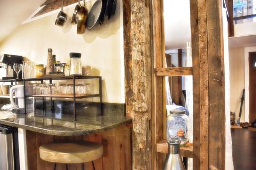 O bucătărie sau chicinetă la Romantic, Magical Cottage in Catskills nr Woodstock