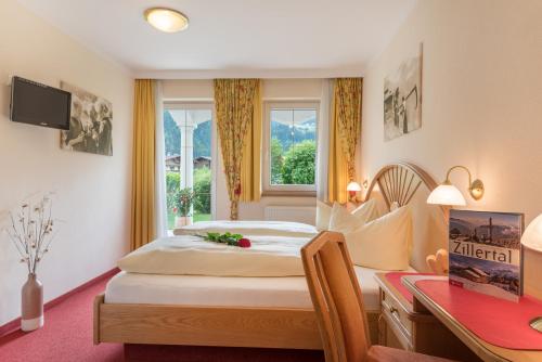 Un pat sau paturi într-o cameră la Alpenresidenz-Sonnwend