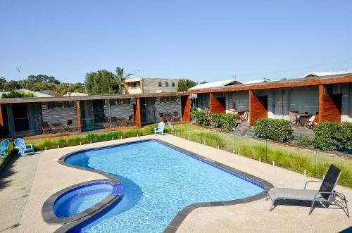 a swimming pool in the middle of a resort at Riverside Ocean Grove in Ocean Grove