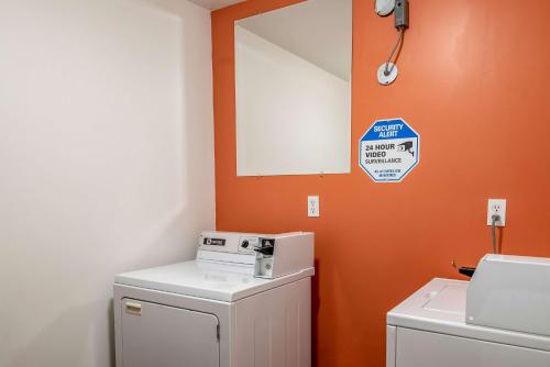 Gambar di galeri bagi Motel 6-Fort Nelson, BC di Fort Nelson
