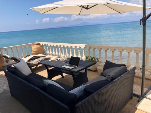 Villa Rena In Front of the Sea