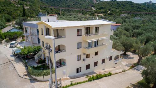 an aerial view of a building at Apartments Val Maslina in Utjeha