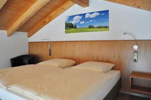Postel nebo postele na pokoji v ubytování Garni Hotel Alber