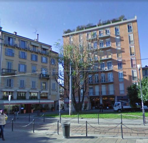 ミラノにあるDe Amicis Apartment Near Duomoの大きな建物