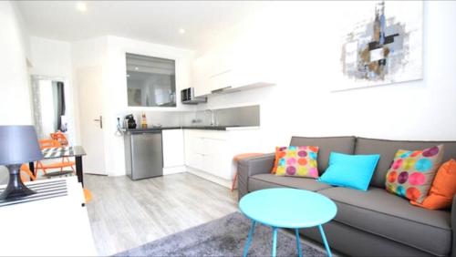 IDEAL Appartement Vieux Port Marseilleにあるキッチンまたは簡易キッチン