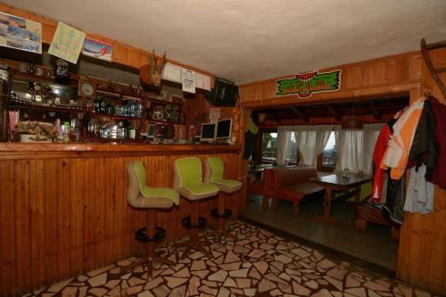 Lounge nebo bar v ubytování Cabana la Razvan
