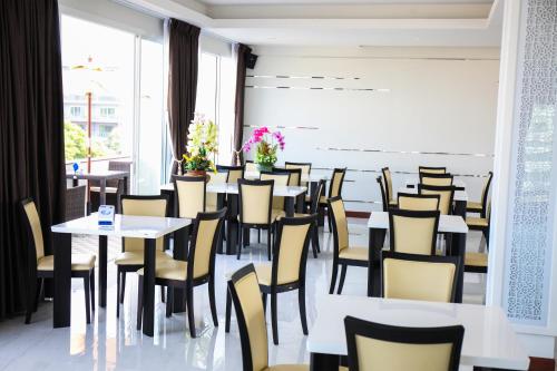 Et opholdsområde på Hua Hin White Villa Hotel - SHA Certified