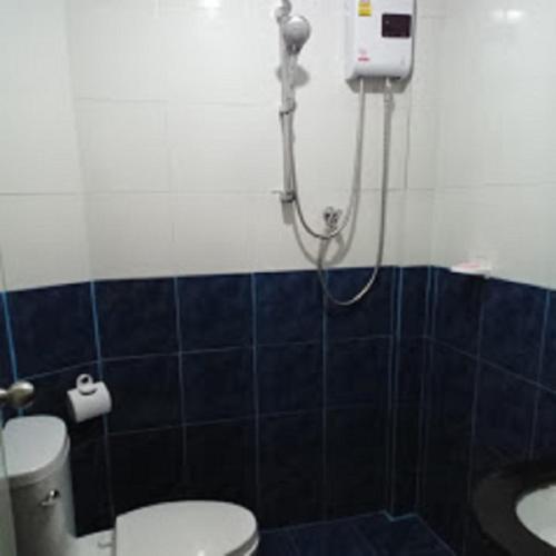 Bilik mandi di The Siam Guest House - SHA Extra Plus