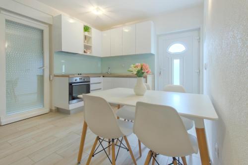 Gallery image of Paradise in Brbinj