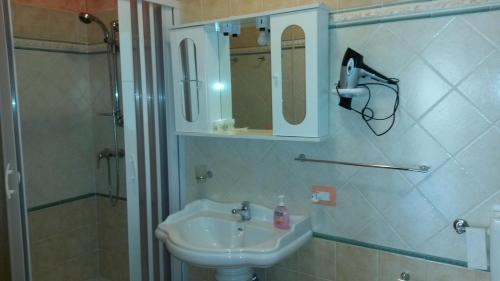 A bathroom at Il Laghetto