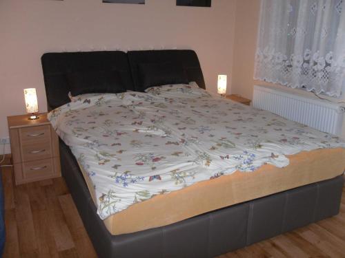 Ferienwohnung Familie Rudolf tesisinde bir odada yatak veya yataklar