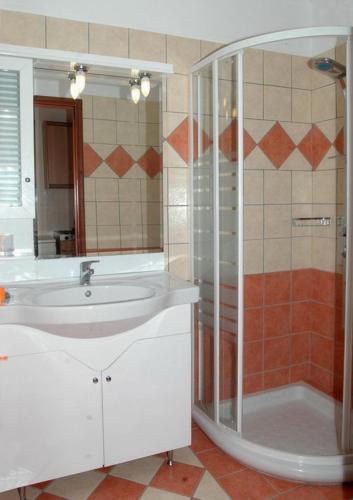 Un baño de Agios Gordios Stevens on the hill