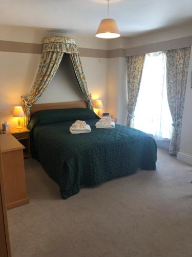 A bed or beds in a room at Yarn Market Hotel 