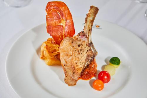Comida en o cerca de este hotel