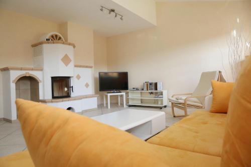 a living room with a couch and a tv at Ferienwohnung Am Spechtbach in Wald-Michelbach