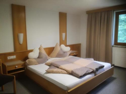Postel nebo postele na pokoji v ubytování Haus Falkner