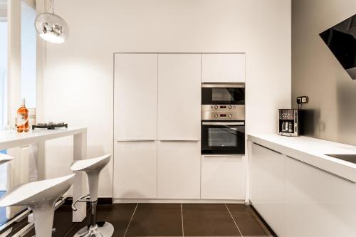 BpR Luxe de Noir et Blanc Apartment tesisinde bir banyo