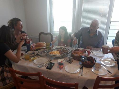 Đồ ăn tại/gần nhà trọ