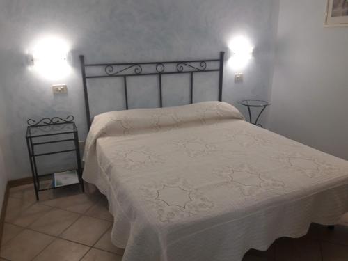 سرير أو أسرّة في غرفة في Cecco di Nara