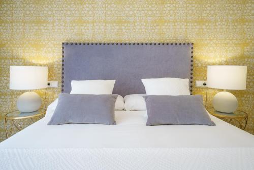 A bed or beds in a room at iloftmalaga Verdaguer