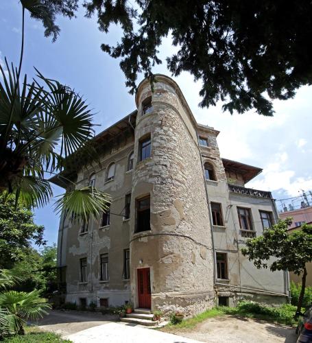 Apartment in the top center of old town