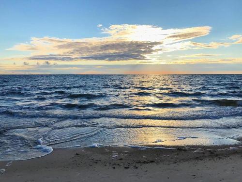 a view of the ocean from the beach at Tahkuna Forest House in Kõrgessaare